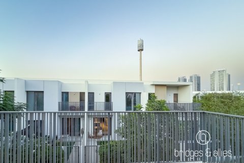 Villa de 4 dormitorios en Dubai, UAE No. 103615 10