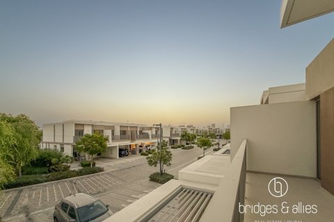 Villa de 4 dormitorios en Dubai, UAE No. 103615 2