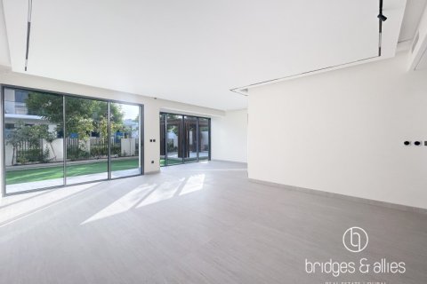 Villa de 4 dormitorios en Dubai, UAE No. 103612 2