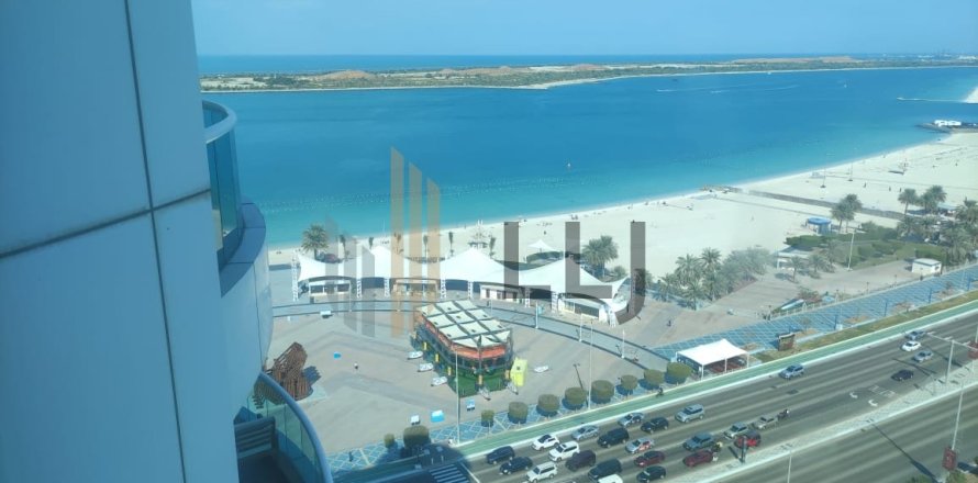 Apartment de 4 dormitorios en Abu Dhabi, UAE No. 83299