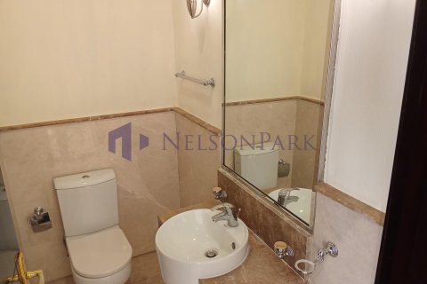 4 bedrooms Villa in Doha, Qatar No. 57922 10