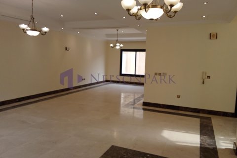 4 bedrooms Villa in Doha, Qatar No. 57922 2