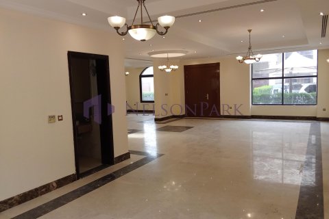 4 bedrooms Villa in Doha, Qatar No. 57922 3