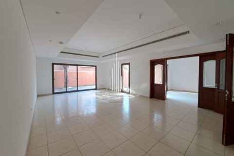 Villa de 4 chambres à Abu Dhabi Gate City, UAE No. 37511 2