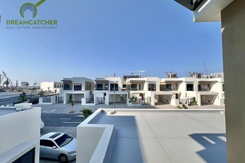 4 bedrooms Villa in Mina Al Arab, UAE No. 75379 27
