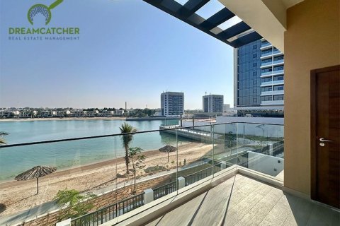 4 bedrooms Villa in Mina Al Arab, UAE No. 75379 2