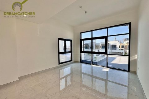 4 bedrooms Villa in Mina Al Arab, UAE No. 75379 6