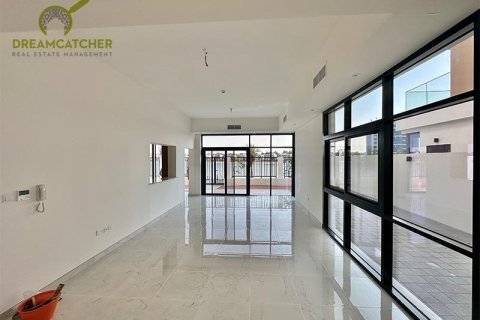 4 bedrooms Villa in Mina Al Arab, UAE No. 75379 17