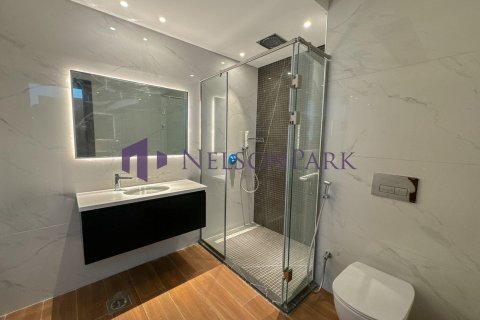 4 bedrooms Apartment in Doha, Qatar No. 58315 7
