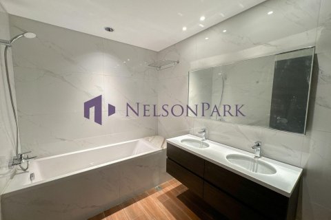 4 bedrooms Apartment in Doha, Qatar No. 58315 8