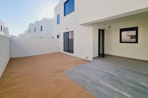 Villa de 4 dormitorios en  Yas Island, UAE No. 27311 2