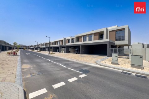 Villa de 4 dormitorios en Dubai, UAE No. 105688 2