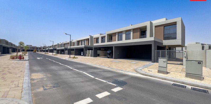 Villa de 4 dormitorios en Dubai, UAE No. 105688