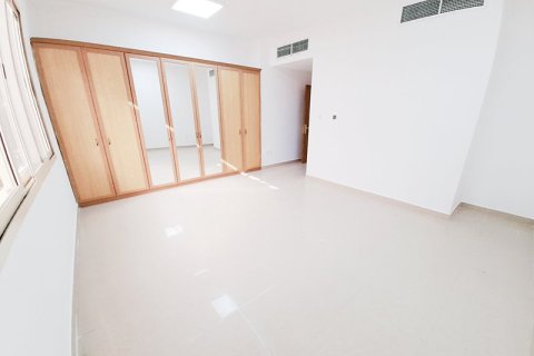 Villa de 4 dormitorios en Abu Dhabi, UAE No. 4907 16