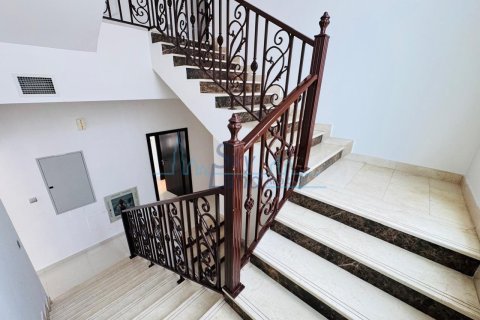 4 غرف نوم فيلا  رقم 106144 22