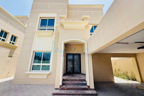 4 غرف نوم فيلا  رقم 106144 2