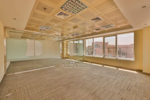 661مربع، عقار تجاري في Al Nahyan Camp, الإمارات العربية المتحدة رقم 90147 9