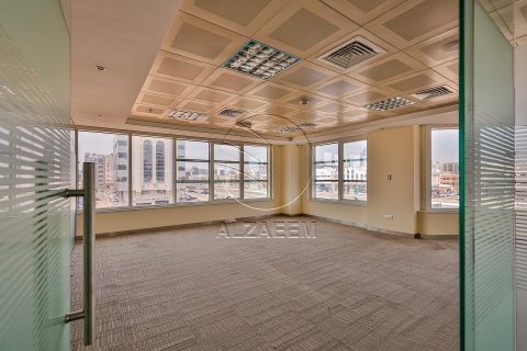 661مربع، عقار تجاري في Al Nahyan Camp, الإمارات العربية المتحدة رقم 90147 21