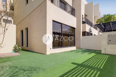 Townhouse de 3 dormitorios en District 12, UAE No. 73088 1
