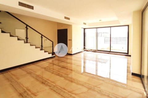 Townhouse de 3 dormitorios en District 12, UAE No. 73088 13