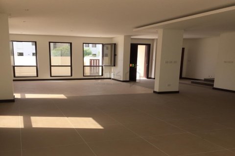 Villa de 5 dormitorios en Diyar Al Muharraq, Bahrain No. 107104 3