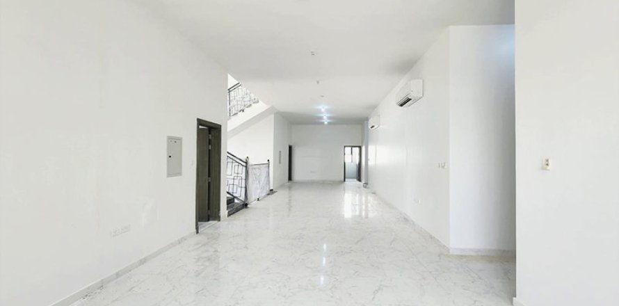 Villa de 8 dormitorios en Abu Dhabi, UAE No. 29643