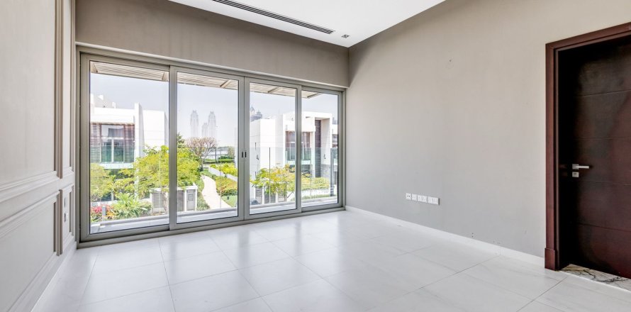 5 bedrooms Villa in Dubai, UAE No. 62484