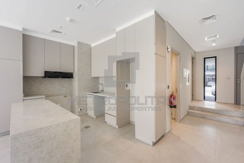 3 bedrooms Townhouse in District 7, UAE No. 77589 3