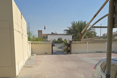 Commercial property de 7 dormitorios en Al Bahia, UAE No. 79896 6