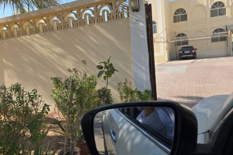 Commercial property de 7 dormitorios en Al Bahia, UAE No. 79896 10