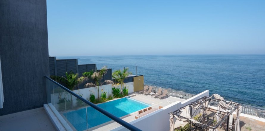 Commercial property de 4 dormitorios en Sharm, UAE No. 79878