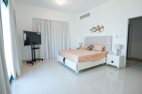 Commercial property de 4 dormitorios en Sharm, UAE No. 79878 8
