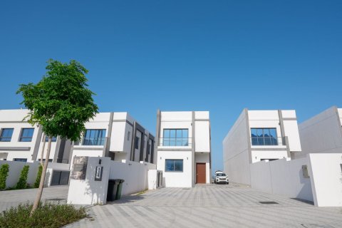 Commercial property de 4 dormitorios en Sharm, UAE No. 79878 3