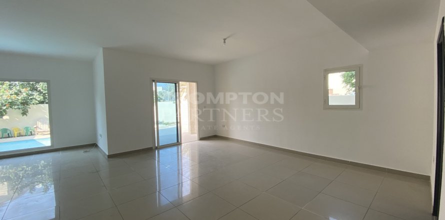 5 bedrooms Villa in Al Reef, UAE No. 4011