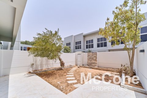 Townhouse de 3 dormitorios en Arabella Townhouses, UAE No. 74754 19