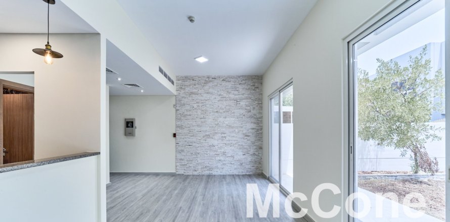 Townhouse de 3 dormitorios en Arabella Townhouses, UAE No. 74754