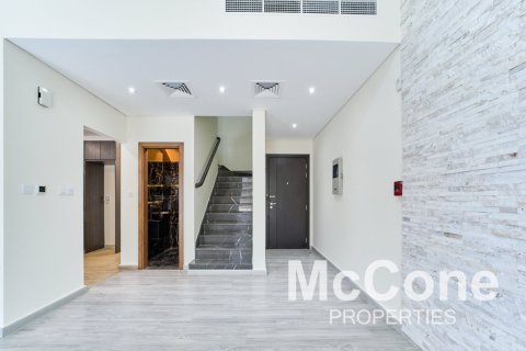 Townhouse de 3 dormitorios en Arabella Townhouses, UAE No. 74754 3