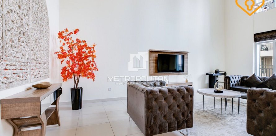 Apartment de 2 dormitorios en The Lofts, UAE No. 78309