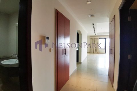 3 bedrooms Apartment in Doha, Qatar No. 57737 1