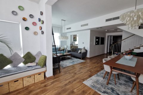 Commercial property de 3 dormitorios en Al Ghadeer, UAE No. 79617 5