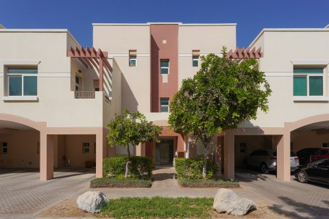 Commercial property de 3 dormitorios en Al Ghadeer, UAE No. 79617 2