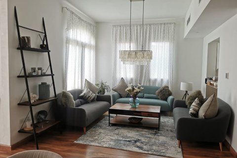 Commercial property de 3 dormitorios en Al Ghadeer, UAE No. 79617 3