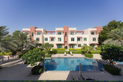 Commercial property de 3 dormitorios en Al Ghadeer, UAE No. 79617 4