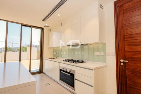 4 bedrooms Villa in Abu Dhabi, UAE No. 43870 18