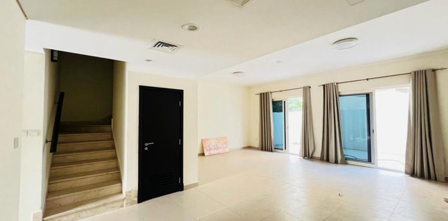 3 bedrooms Townhouse in International City, UAE No. 38670