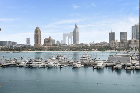 Квартира с 2 спальнями в EMAAR Beachfront, ОАЭ №78305 1