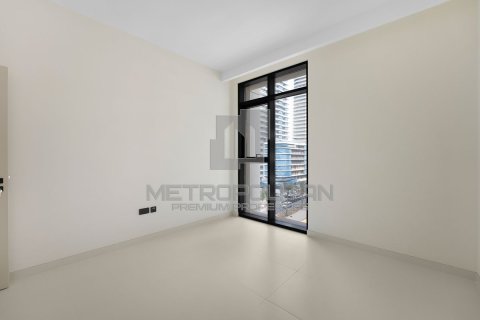 Квартира с 2 спальнями в EMAAR Beachfront, ОАЭ №78305 14