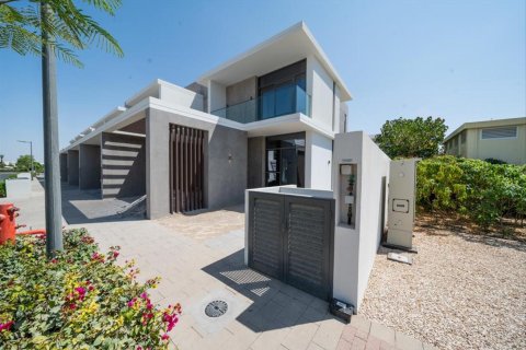4 bedrooms Townhouse in Ruba, UAE No. 101664 4