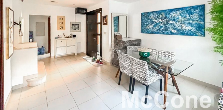 Villa de 4 dormitorios en Mira, UAE No. 74432
