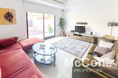 Villa de 4 dormitorios en Mira, UAE No. 74432 3